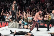 WWE RAW第1636期：罗林斯的回归让里德输掉了最后一场与人间怪兽的比赛